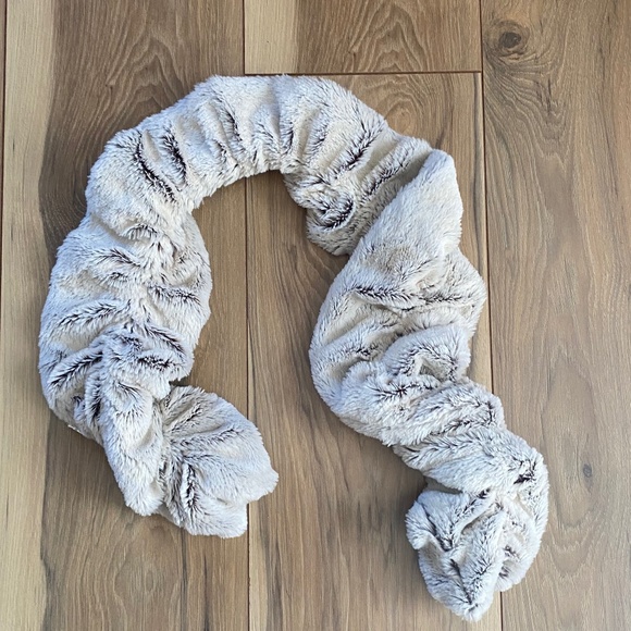 Scarf - Picture 1 of 3